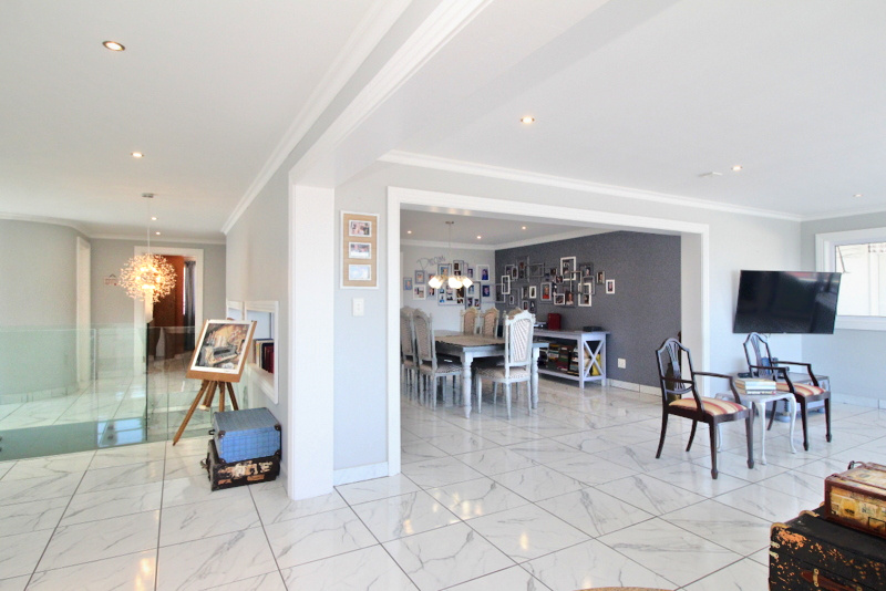 8 Bedroom Property for Sale in Mountainside Western Cape